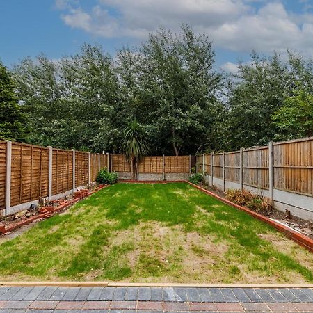 Walsall - 4 Bedroom House, Wi-Fi, Garden , Sleeps 8 - Jrr Stays Bescot Bagian luar foto