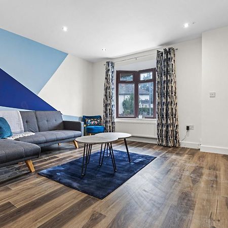 Walsall - 4 Bedroom House, Wi-Fi, Garden , Sleeps 8 - Jrr Stays Bescot Bagian luar foto