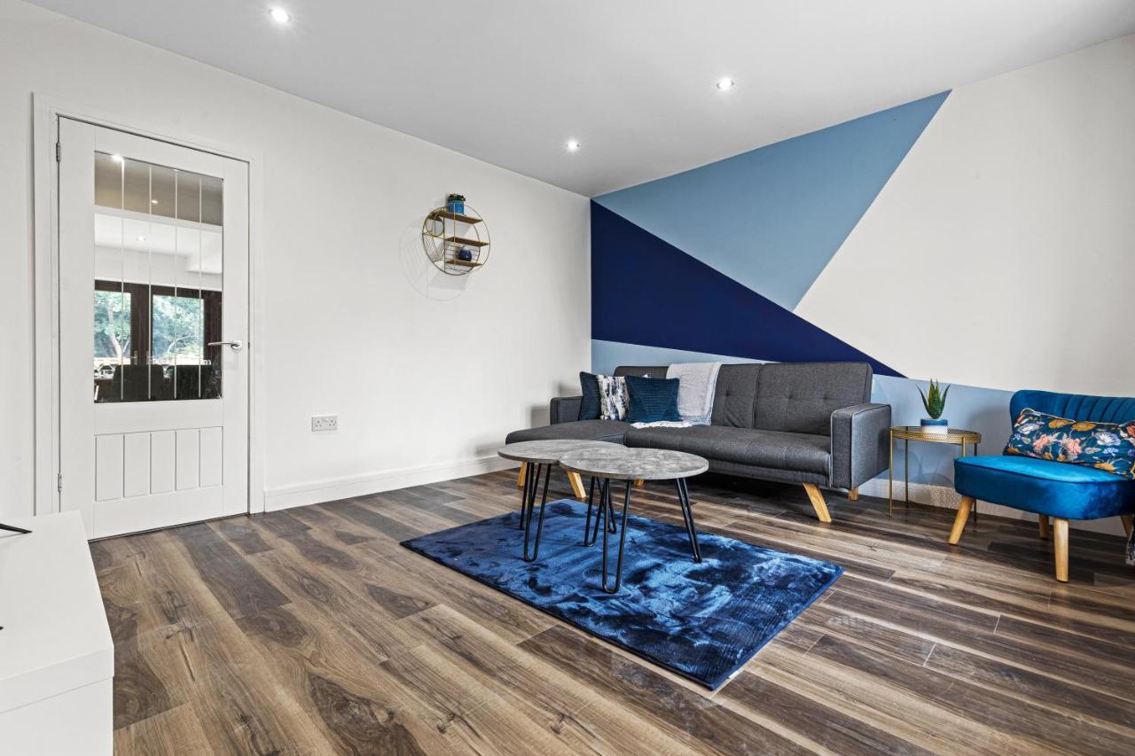 Walsall - 4 Bedroom House, Wi-Fi, Garden , Sleeps 8 - Jrr Stays Bescot Bagian luar foto