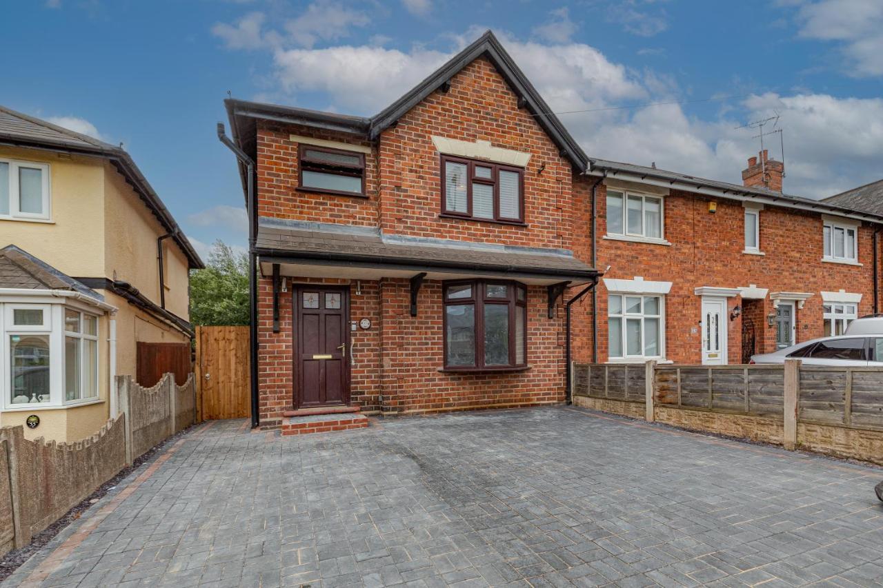 Walsall - 4 Bedroom House, Wi-Fi, Garden , Sleeps 8 - Jrr Stays Bescot Bagian luar foto