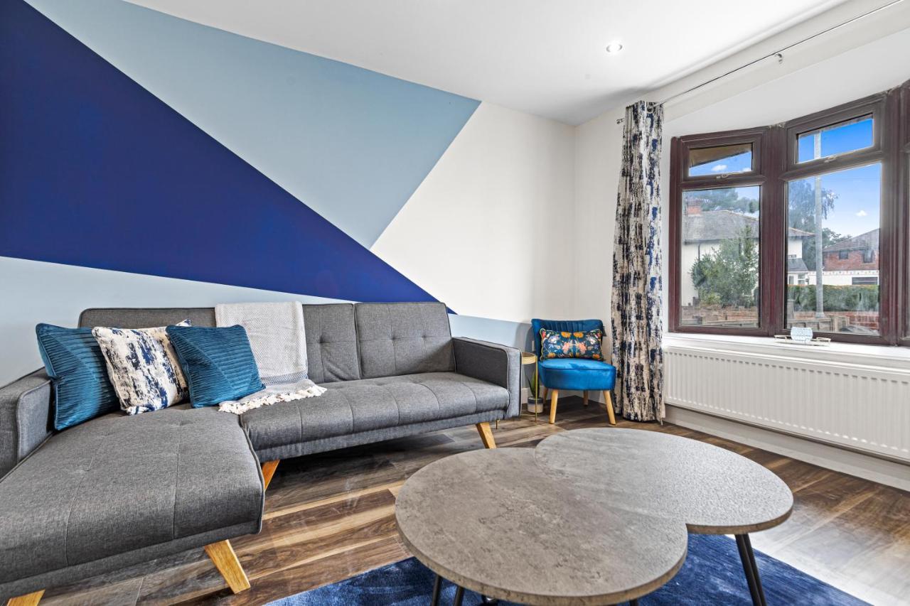 Walsall - 4 Bedroom House, Wi-Fi, Garden , Sleeps 8 - Jrr Stays Bescot Bagian luar foto