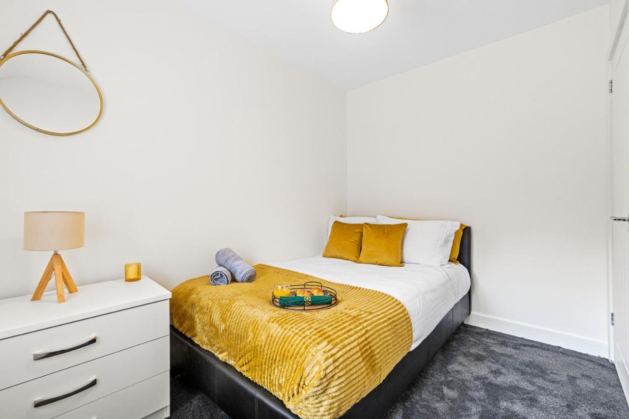 Walsall - 4 Bedroom House, Wi-Fi, Garden , Sleeps 8 - Jrr Stays Bescot Bagian luar foto