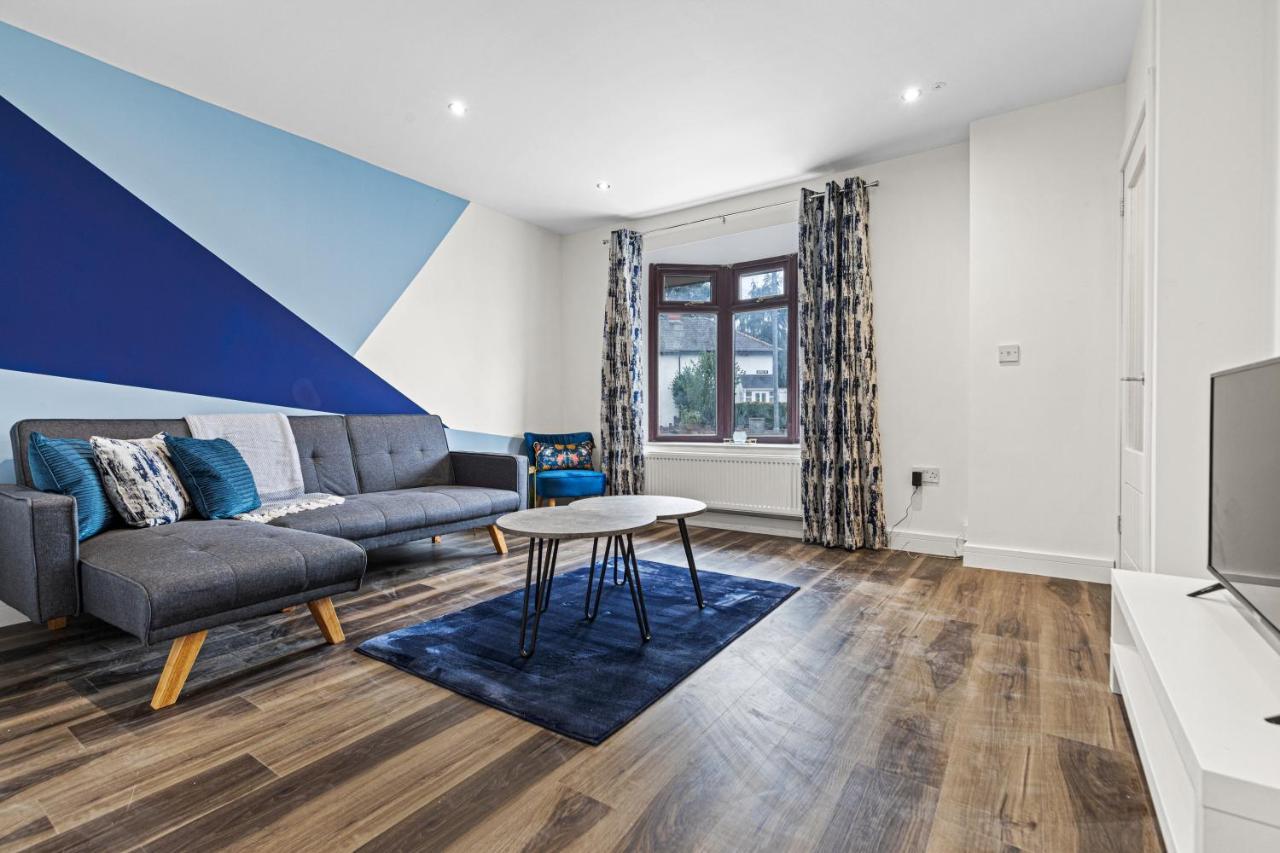 Walsall - 4 Bedroom House, Wi-Fi, Garden , Sleeps 8 - Jrr Stays Bescot Bagian luar foto
